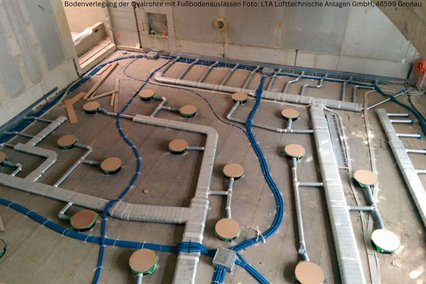 Bodenmontage von Ovalrohren im Erweiterungsbau Sprengel Museum Hannover